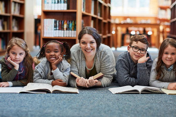 Elementary class at the library reading